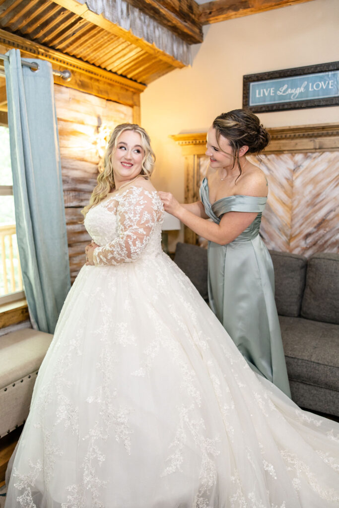 Bridal suite at Trickle Creek Ranch in Weatherford, Texas providing a spacious and comfortable place for wedding parties to prepare before the ceremony.